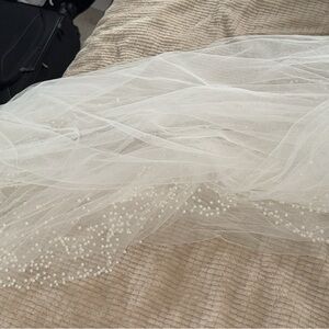 Elegant White Tulle Veil with Pearls